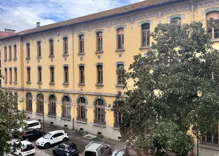 A Casa Grandval - *